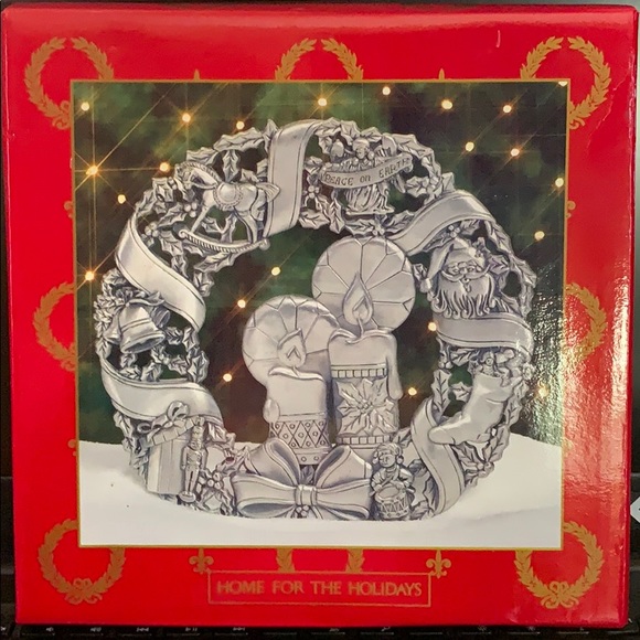 Wreath Trivet - May Dept Stores Co - Picture 1 of 7